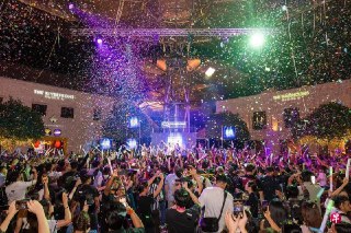 今年跨年夜，除了市中心和圣淘沙，全岛七个邻里也会举办倒数活动，让公众与亲友一起迎接崭新一年。 https://zb.sg/46e5