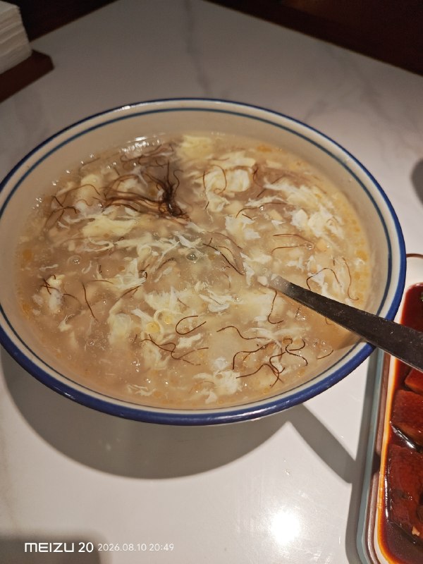 #食 晚餐：三玛璐酒楼 (汉口路店) - 上海小排（例份 78CNY）：酸甜口，分量偏小，7.8/10 - 铁板鲈鱼（68CNY）：咸口，带一点甜味，鱼类似于蒸的做法，但是味道入的不是很透，可以沾着里面的汁吃，8/10 - 本帮酱鸭（36CNY）：一般，水多了，6/10 - 发财鱼肚羹：做法很有意思，有点接近糊糊的口感，但是没有那么粘稠，鱼肚（我不太确定，太小了）还行，8/10评分为百分百主观看法，请勿参考