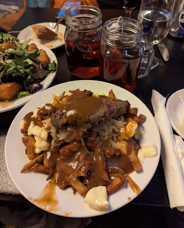 #增肥篇再來魁國有在好好吃飯！因為太想吃 Escargot 了，這次正經找了一家法餐 Leméac，意外發現今年米芝蓮首次評選魁國餐廳，這家就在榜上