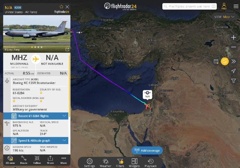 מטוס מיכלית KC-135 הגיע לישראל. המטוס הזה יצא מבסיס מילדהול באנגליה.