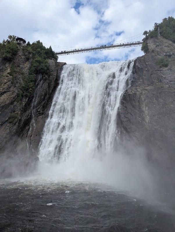 Chute Montmorency魁國的 Sépaq 系統很好笑，哪都管自己叫 Parc National，我突然意識到這是他們魁國自稱的國家公園，其實就是省公園一級的系統（Chute Montmorency魁國的 Sépaq 系統很好笑，哪都管自己叫 Parc National，我突然意識到這是他們魁國自稱的國家公園，其實就是省公園一級的系統（