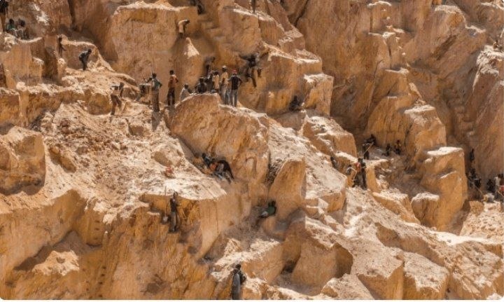 شورای بازنشستگان ایران: 🔴جان‌باختن بیش از ۱۰۰ نفر در ریزش معدن طلا در آفریقای مرکزی،بر اثر ریزش یک معدن طلا در غرب جمهوری آفریقای مرکزی، بیش از 