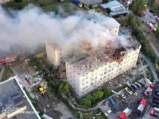 乌克兰总统泽连斯基星期一（8月18日）说，在他抵达华盛顿与美国总统特朗普举行会谈之前，俄罗斯对乌克兰进行了“恶意”攻击。 https://zb.sg/goAB
