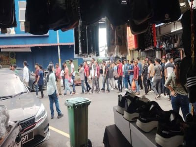 吉隆坡大事件：巴生迈丁娜（Mydin）周边突发大规模清查！超200名外籍人员被扣查配图