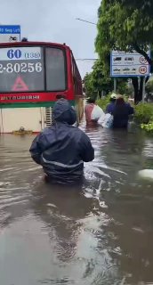 Massive flooding at Fashion Island shopping mall in Bangkok, Thailand 🇹🇭 (26.09.2026)Authorities declared a flood disaster across all 50 districts after severe flooding hit Bangkok.Bangkok Governor Chadchart Sittipunt said almost 300 mm of rain had fallen during the period.