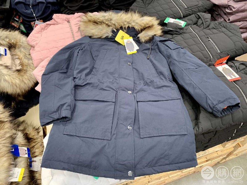滿好看的 DKNY 女長版連帽外套，尺寸S~XL都有，帽子可拆卸，兩個顏色~新商品情報連結 