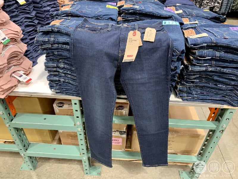 Costco新上架的LEVI'S 亞洲尺寸的女合身牛仔褲，彈力貼身，透氣舒適，貼身版型俐落腿部線條，修飾腹部設計更顯姣好身形，不到千元超便宜