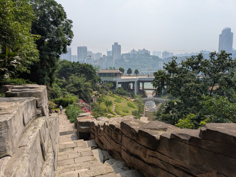 來考察重慶一個較新的城市更新項目了，越做越好