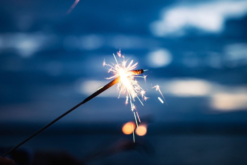 在巴拉圭亚松森召开的联合国教科文组织保护非物质文化遗产政府间委员会第19届常会2024.12.4日通过评审，决定将“春节——中国人庆祝传统新年的社会实践”列入人类非物质文化遗产代表作名录