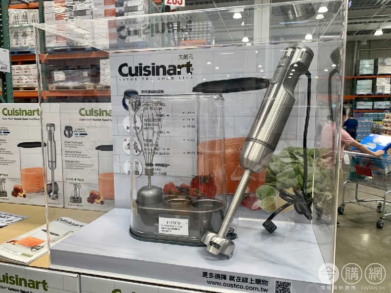 COSTCO新上架的這支Cuisinart手持式調理攪拌棒外型簡潔，可以做副食品、烘培，均質，果汁，還附一個2000ML的量杯當可當收納盒，整理設計緊湊