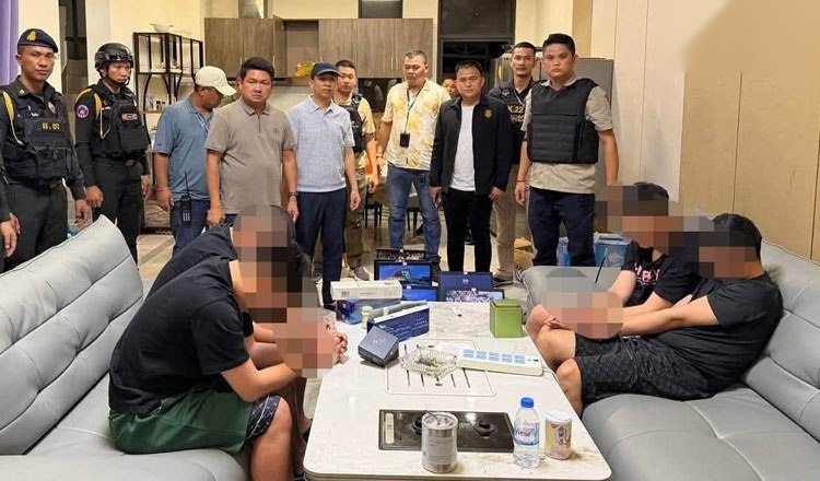 西港大事件：西港反诈行动逮捕四名中国籍嫌犯 柬埔寨西哈努克市警方近日开展反诈骗突配图