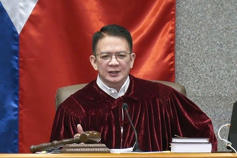 东南亚抓捕遣返线索：参院弹劾法庭将邀法律专家裁定定罪门槛 菲律宾参议院弹劾法庭因四名参议配图