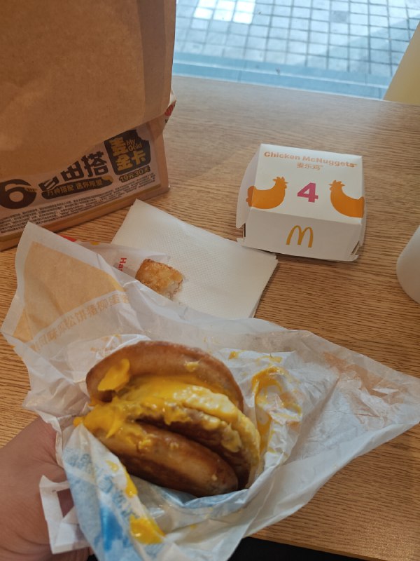 已严肃品尝松饼很软，但是我吃起来感觉没啥味道有点失望，只适合尝鲜已严肃品尝松饼很软，但是我吃起来感觉没啥味道有点失望，只适合尝鲜