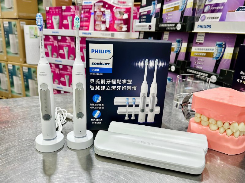 🎉 Costco獨家雙入組型號，新品上市！ 🎉🦷✨ 飛利浦充電式智能音波牙刷 HX5292 ✨🦷✅ 新手模式 + 貝氏刷牙握柄設計為初次使用電動牙刷的使用者設計手動轉電動最適合的第一支電動牙刷✅ 雙重壓力提醒用力過大自動降低動力改變震動幅度刷柄底部還有環繞壓力感應燈同步提醒✅ 超強續航一次充電可使用長達60天附有旅行收納盒，出差旅行更方便🔸 更多貼心細節，提升刷牙體驗 🔸✨ 啟動後三秒內震動漸強，避免牙膏水花飛濺✨ 科技感螢幕顯示刷牙模式✨ 刷牙結束，智慧螢幕回饋刷牙成果#好市多獨家 #新品上架 #飛利浦 #音波電動牙刷 #HX5292🎉 Costco獨家雙入組型號，新品上市！ 🎉🦷✨ 飛利浦充電式智能音波牙刷 HX5292 ✨🦷✅ 新手模式 + 貝氏刷牙握柄設計為初次使用電動牙刷的使用者設計手動轉電動最適合的第一支電動牙刷✅ 雙重壓力提醒用力過大自動降低動力改變震動幅度刷柄底部還有環繞壓力感應燈同步提醒✅ 超強續航一次充電可使用長達60天附有旅行收納盒，出差旅行更方便🔸 更多貼心細節，提升刷牙體驗 🔸✨ 啟動後三秒內震動漸強，避免牙膏水花飛濺✨ 科技感螢幕顯示刷牙模式✨ 刷牙結束，智慧螢幕回饋刷牙成果#好市多獨家 #新品上架 #飛利浦 #音波電動牙刷 #HX5292