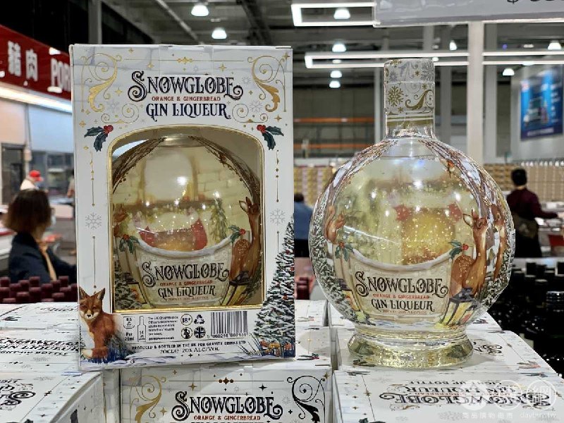 Costco新商品，SNOW GLOBE LED＆23K 金箔琴酒，拿起來閃閃發亮，這個外貌完全對得起它的價格，當裝飾也值了!!新商品情報連結 