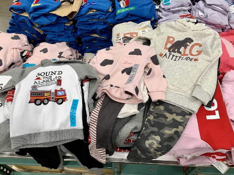 11/08 Costco新目擊商品，KHQ 兒童長袖服飾，有小男生和小女生的套裝，上衣兩件、長褲兩件，搭配的滿好看的，而且超便宜~新商品情報連結 
