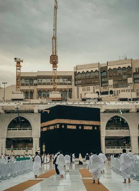 استغفار: هرگز احساس تنهایی نکنید!همیشه الله هست و بی سروصدا و بدون هیچ مِنّتی به شمااهمیت میدهد.!رحمتش بی اندازهومهربانی اش همیشگ