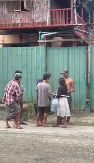 平台风险资料：今晨 缅甸克钦邦帕敢镇区隆肯村环城路交叉口附近 一名绰号萨果的男子在配图