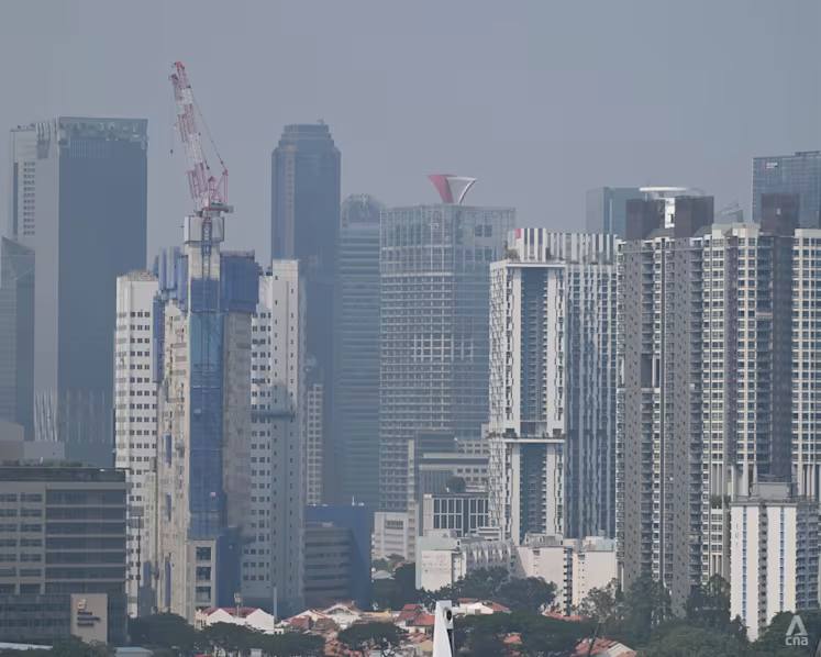 Air quality in central Singapore has entered the unhealthy range, with the 24-hour PSI rising above 100.