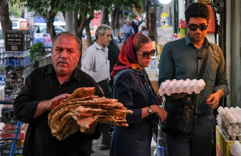 نگین غرب استان تهران: 🔴 تورم ۱۲۸ درصدی خوراکیها؛ سفره ایرانیان کوچکتر شد🔹 بر اساس آمار مرکز آمار، تورم نقطهای خوراکیها و آشامیدنیها در تی