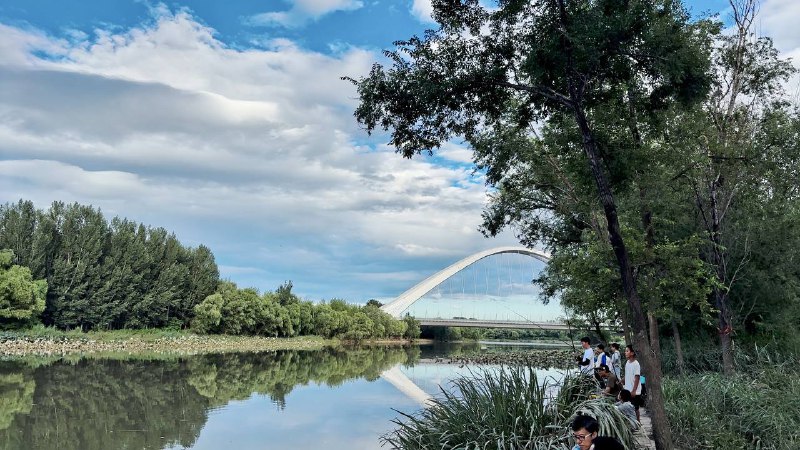 一整天的云，是秋天的那种秋