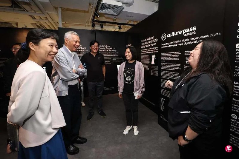 国务资政李显龙说，科技发展日新月异，新加坡政府科技局必须与时并进，持续提升构建和运营政府数码产品的能力。