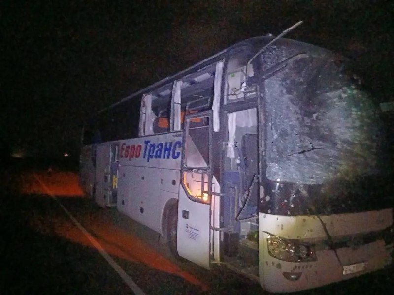 כטב"מ להזיע תקף אוטובוס אזרחי בקו מוסקבה-מליטופול מושל אזור זפורוז'יה, יבגני בליצקי, דיווח כי אוטובוס מתוכנ…