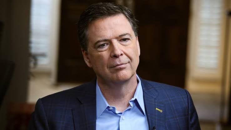 ראש ה-FBI לשעבר ג'יימס קומי עומד בפני תיק פלילי שלישי תחת טראמפ, הפעם על רקע הדלפות של מידע מסווג.