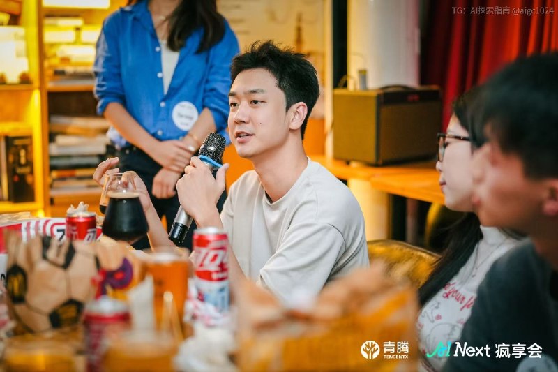 今晚腾讯青腾发起的AI Next疯享会，来了12位Z世代创业者和4位投资人，进行了一场生动的“现场夜聊”