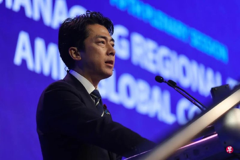 共同社星期五（9月11日）报道，日本国防部长小泉进次郎当天在记者会上说，关于日本是否要拥有核动力潜艇，在修改“安保三文件”的相关讨论研究中将“不排除任何选项”。