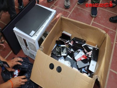 波贝大事件：冲卡拒捕还带枪！5名中国男子在波贝落网 涉嫌电信诈骗被警方连锅端 6配图