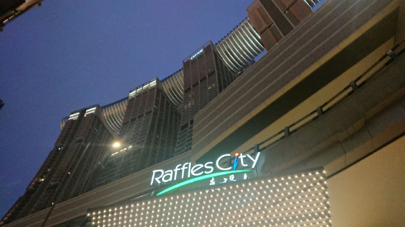 總算找到機會進母城和朋友約了飯，亞瑟士的老婆廣告，以及迷之奶茶店，告訴我 p5 左上角連起來怎麼讀🤔總算找到機會進母城和朋友約了飯，亞瑟士的老婆廣告，以及迷之奶茶店，告訴我 p5 左上角連起來怎麼讀🤔