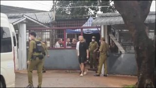 东南亚华人大事件：博胶省公安部门开展跨境执法合作行动 正式将一批在当地查获的涉案人员移配图