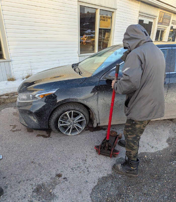 主打一個 2026 開門紅🤡沒有 roadside 險被斬殺，鄉下地方竟然正好 200 米處有間 garage 已經很不容易了