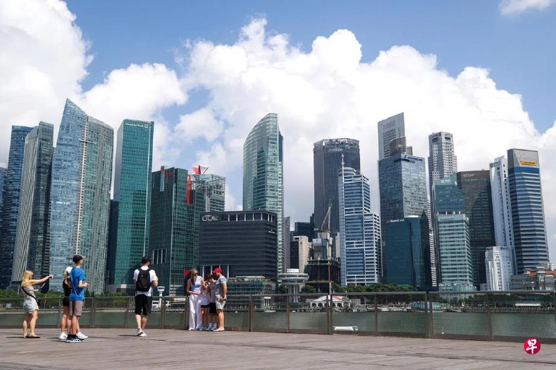 新加坡上半年经济表现超出预期，人工智能（AI）相关资本支出加速增长预料改善接下来经济前景，贸工部显著调高我国今年经济增长预测到4.5%至5.5%。