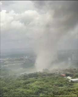 Heavy flooding caused by Typhoon Dolphin in Shanghai, China 🇨🇳 (09.08.2026)