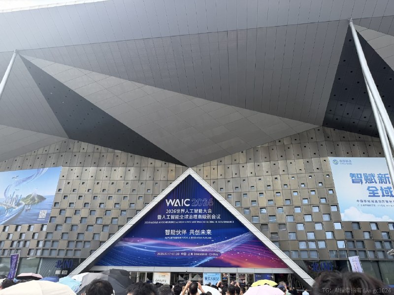 能量满满进入暴走逛展模式刚脱下外骨骼，才知道原来一直是它在续命@aigc1024能量满满进入暴走逛展模式刚脱下外骨骼，才知道原来一直是它在续命@aigc1024