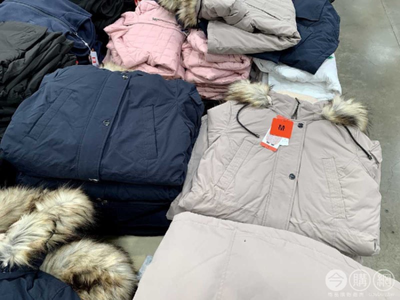 滿好看的 DKNY 女長版連帽外套，尺寸S~XL都有，帽子可拆卸，兩個顏色~新商品情報連結 