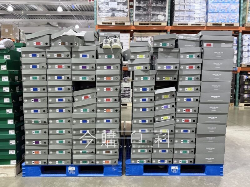 COSTCO新鞋到，PALLADIUM這雙鞋也太帥了吧，尺寸有男有女，VIBRAM黃金大底+橘標防水，這雙下檔優惠每雙會再折600元哦，不急的朋友可以先去試穿尺寸