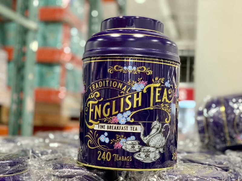 Costco熱賣的 NEW ENGLISH 早餐茶茶包，換了藍金配色的鐵罐裝，大家是否喜歡這個顏色呢~新商品情報連結 