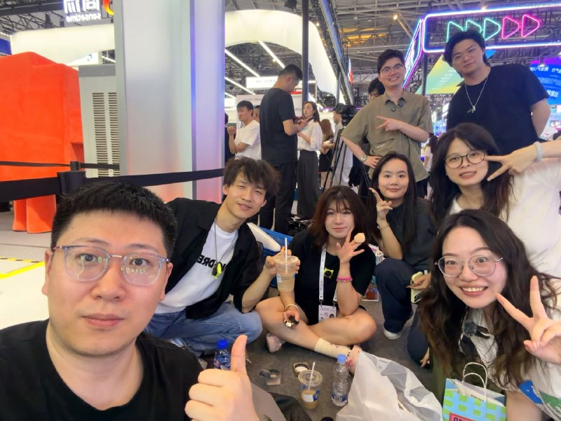 一起逛过WAIC才算一起受过难的革命友谊，这真是太苦了……@aigc1024一起逛过WAIC才算一起受过难的革命友谊，这真是太苦了……@aigc1024