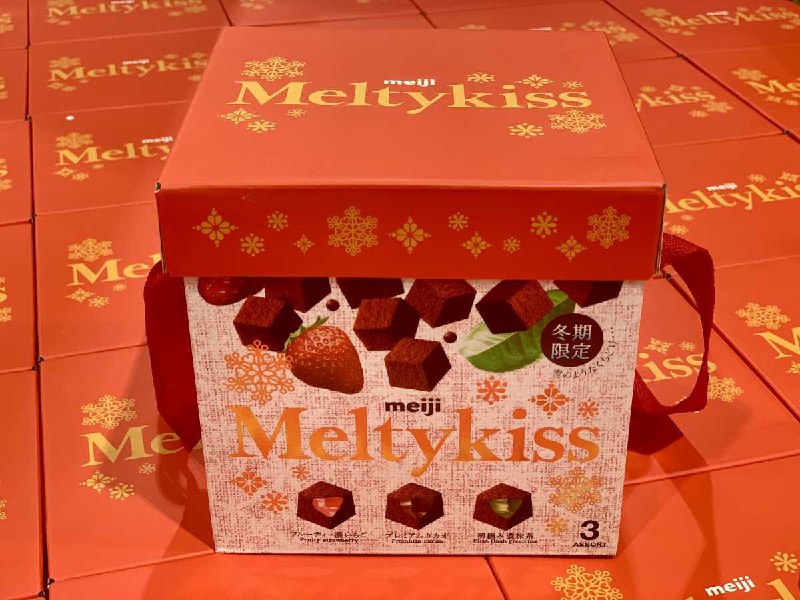 每年冬季都會出現的，MEIJI MELTYKISS，草莓、奶油巧克力、抹茶三種口味都好吃!新商品情報 