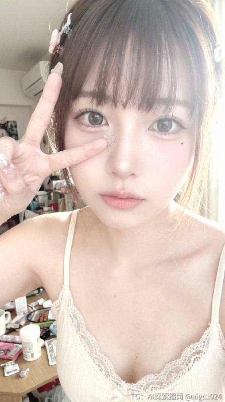 OK 来发布这组提示词✨正是因为有了曝光、死黑、模糊、随意拍摄、低像素、泛白泛黄、杂乱等不完美元素，才构建出真实的AI图像