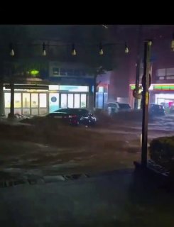 Massive flooding triggered by heavy rain in Geoje, South Gyeongsang Province, South Korea 🇰🇷