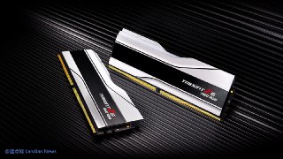 #硬件设备 芝奇的 64GB DDR5 内存条套装促销价高达 600 美元，仅比索尼 PS5 Pro 便宜 50 美元，而这个内存条套装最初仅 205 美元。近期内存条价格飙涨想必各位都知道了，蓝点网也翻了下购物记录，发现在 2022 年 10 月购买的光威 DDR4-3200 32GB 单条为 399 元，目前已经飙升到 929 元。查看全文：https://ourl.co/111214🎲 订阅频道 🎲 蓝点网 ✅99元/年CN2服务器