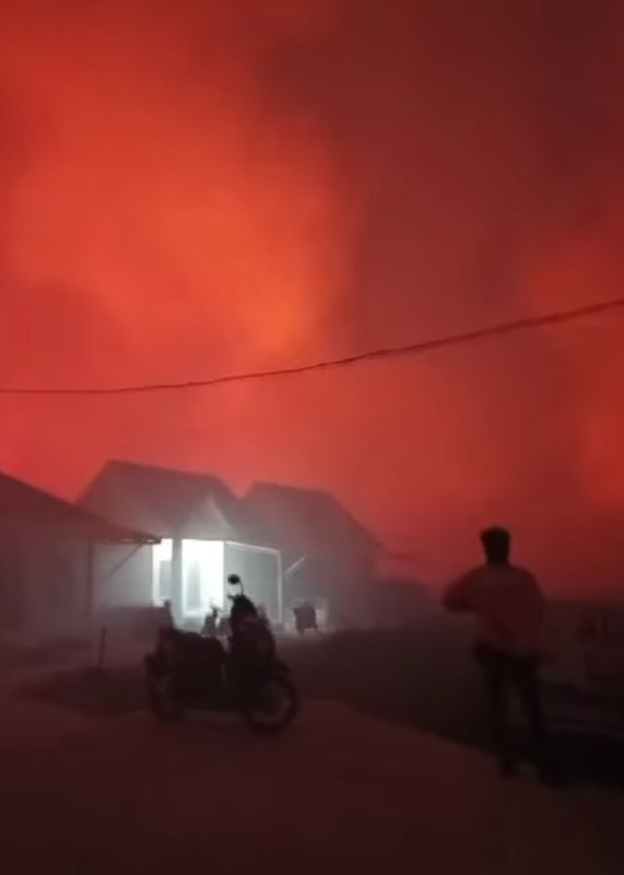 A major wildfire broke out in Désaignes, Ardèche, France 🇫🇷 (14.09.2026)The fire has already burned about 30 hectares.Around 120 firefighters and 55 emergency vehicles were initially deployed.