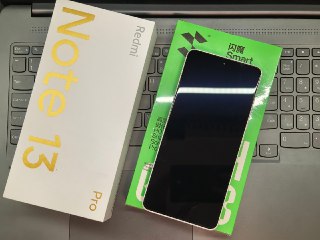 #出售 #电子垃圾 #红米 #手机 联系 Rukwa  价格 720包邮红米 note13pro 12+512gb 星沙白色 箱说全 高通7s gen2，67w快充，去年2月购于pdd，已经过保，包装里卡针和原装壳没用过都在手机边框严重使用痕迹，有磕碰露白。屏幕未碎、划痕少，原来的膜撕了，送一片新的钢化膜屏幕上方有烧屏，长期开隐藏刘海使用所以有明显色差功能一切正常 价格可议