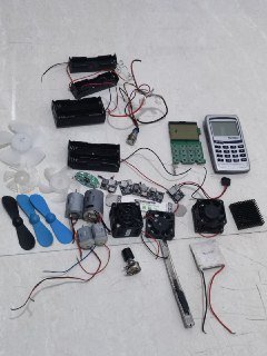 #出售 #电子垃圾 #如图 联系 K Z 价格 1（捐赠）如图一堆，部分未知好坏（电机/风扇部分好）1元为代捐赠韩红基金会，邮费约 6 起（强制平台担保交易⚠️⚠️⚠️）