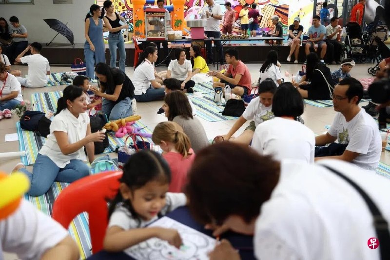 人民行动党妇女团希望政府能延长婴儿花红现金奖励的发放期限及扩大目标受众，也希望政府能降低生育力检测和生育治疗的费用，协助本地年轻夫妇生儿育女。