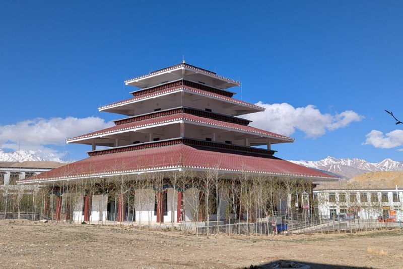 普蘭縣城本不在行程中，體驗卻還挺特別的